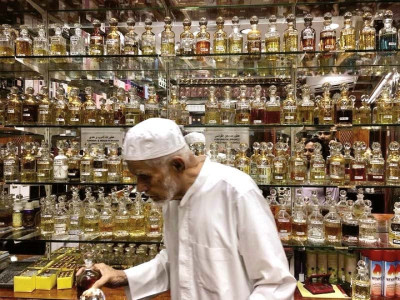 attar remains scent of choice for traditionalists on eid attar remains scent of choice for traditionalists on eid