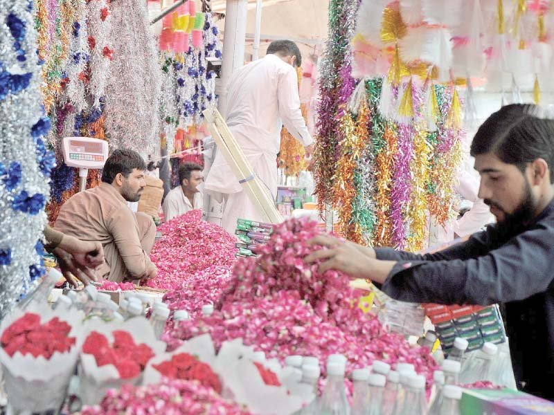 vendor selling flowers and decorations at a stall photo nni