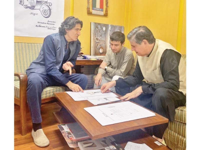 envoy tweets pic in shalwar kameez envoy tweets pic in shalwar kameez