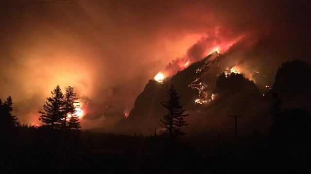 forest fire in oregon photo wikimedia commons forest fire in oregon photo wikimedia commons