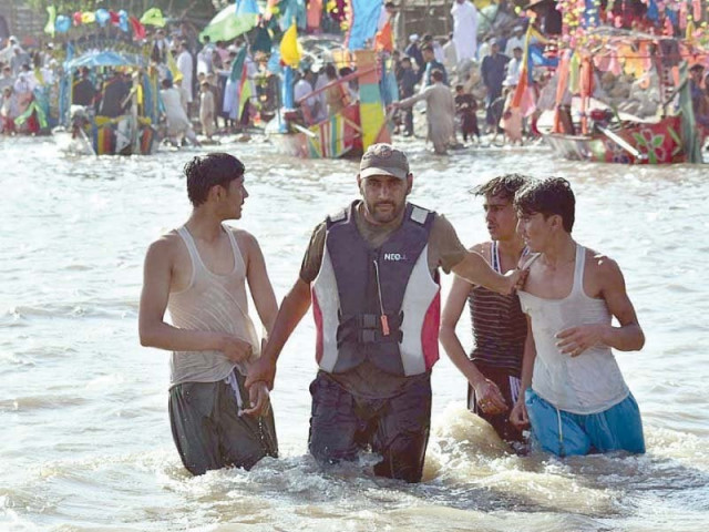 rescue 1122 workers stop youngsters from swimming in the sardaryab river in peshawar for their own safety photo app