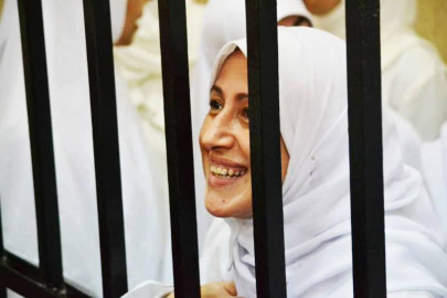 egyptian verdict they gave her 11 years in prison she gave them a beautiful victorious smile egyptian verdict they gave her 11 years in prison she gave them a beautiful victorious smile