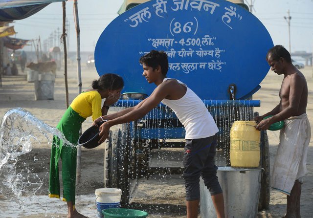 indian people fill water from a tanker of the allahabad municipal corporation near sangam the confluence of the rivers ganges and yamuna and mythical saraswati during a hot day in allahabad on june 11 2019 photo afp