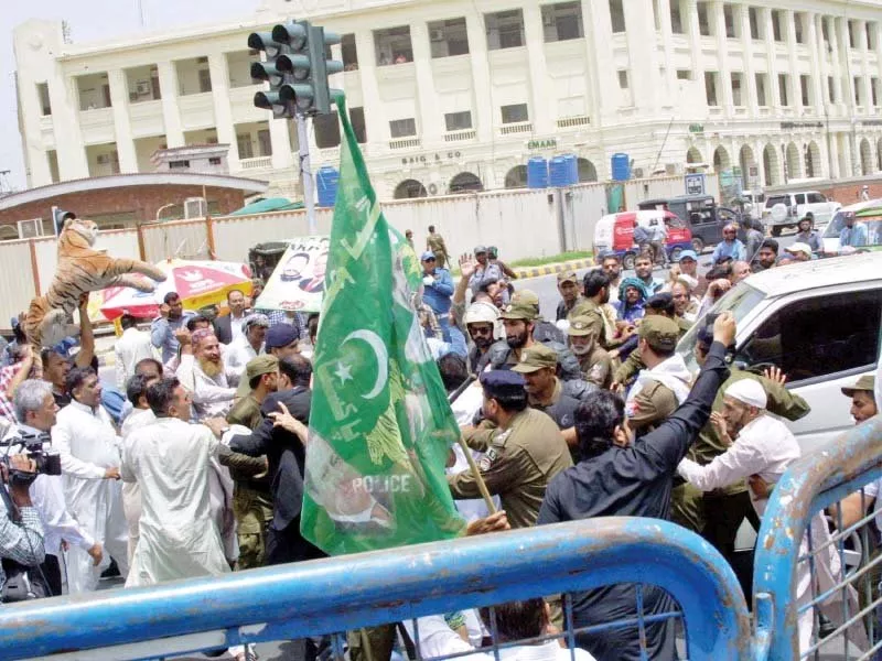 activists of the pml n take to the streets in protest against the arrest of hamza shehbaz photo ppi activists of the pml n take to the streets in protest against the arrest of hamza shehbaz photo ppi