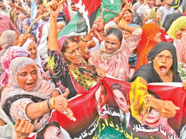 ppp leaders and workers demonstrated on tuesday against the party co chairperson s arrest by nab authorities photo inp ppp leaders and workers demonstrated on tuesday against the party co chairperson s arrest by nab authorities photo inp