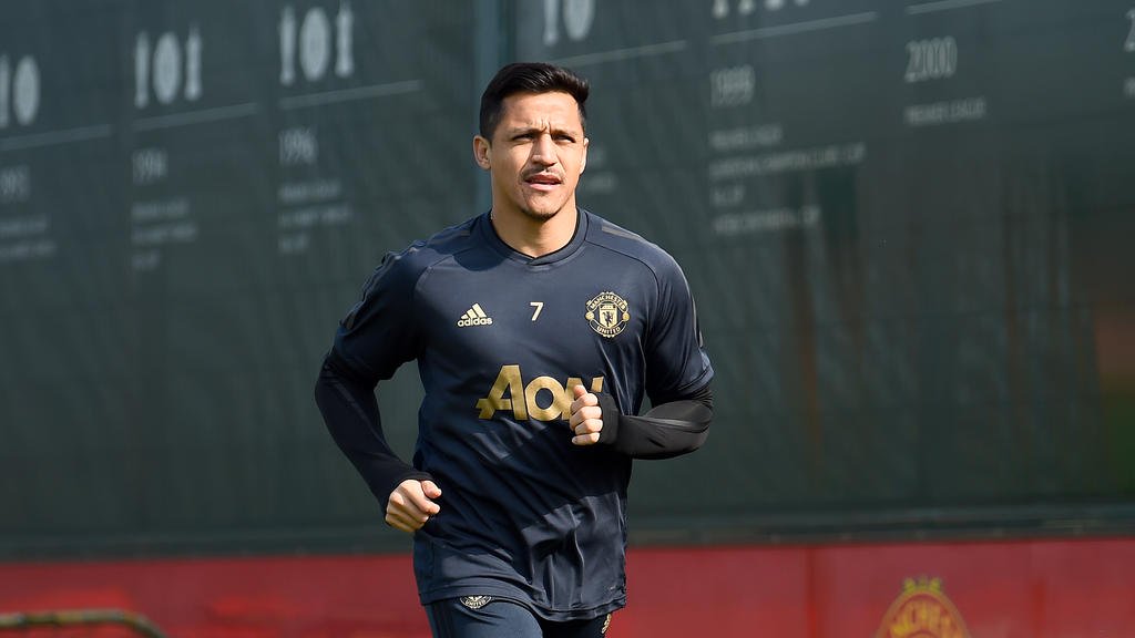copa offers chile s sanchez chance to banish united woes