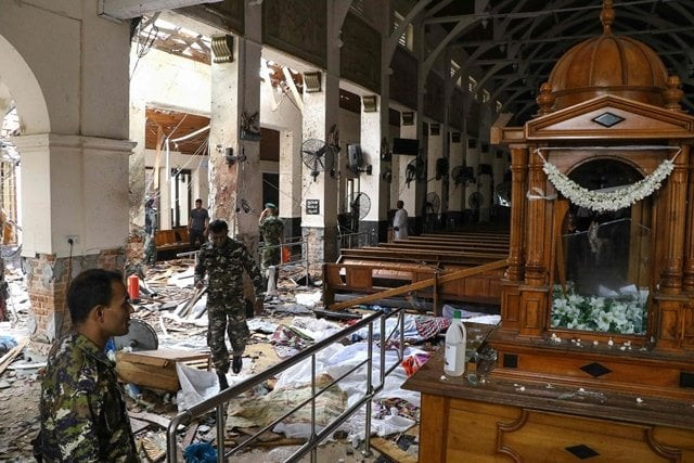 sri lankan security personnel stand amid blast debris at st anthony 039 s shrine following an explosion in the church in kochchikade in colombo on april 21 photo afp sri lankan security personnel stand amid blast debris at st anthony 039 s shrine following an explosion in the church in kochchikade in colombo on april 21 photo afp