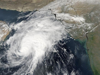 heavy rains expected in sindh as vayu heads north heavy rains expected in sindh as vayu heads north