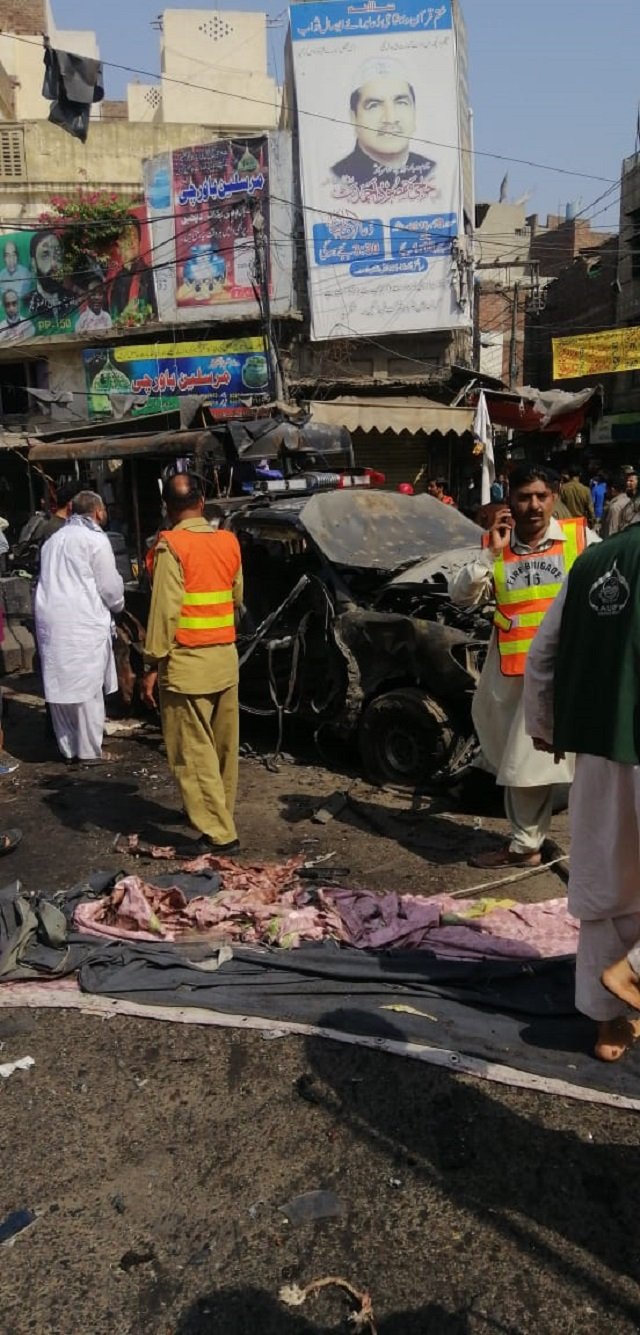 at least eleven people including four policemen were martyred in suicide attack at dara darbar lahore last month