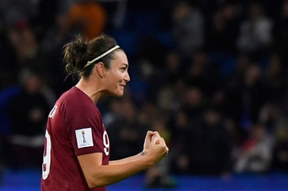 jodie taylor scores to send england through