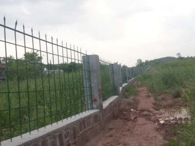 a view of newly constructed boundary of zoological and botanical garden photo express a view of newly constructed boundary of zoological and botanical garden photo express