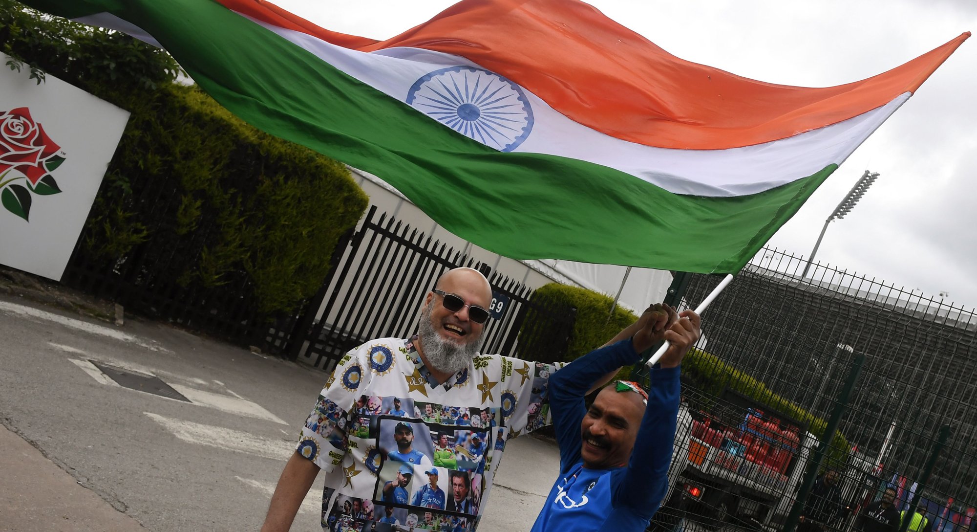friendship bonds india pakistan cricket fans despite world cup rivalry