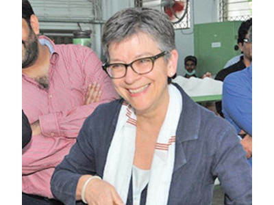 diplomats trek to bid adieu to australian high commissioner