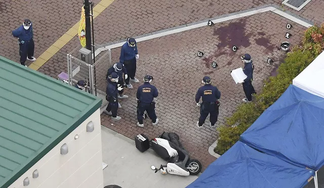 investigators at a police box in osaka prefecture on sunday photo courtesy kyodo news investigators at a police box in osaka prefecture on sunday photo courtesy kyodo news