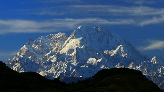 four italians two pakistanis were scaling 17 000 feet peak in the hindu kush range photo courtesy bbc