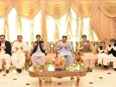 pm visits ghotki offers condolences to mahar s family