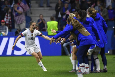 usa advance with sweden win cameroon snatch dramatic last 16 spot