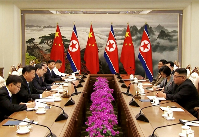 chinese president xi jinping 2l gestures during a historic meeting with north korean leader kim jong un r in pyongyang photo afp