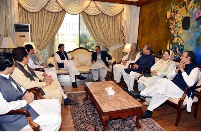 imran meets pml q chief chaudry shujat photo app