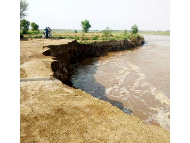 displaced persons are arranging their accommodations as far away from the river as possible photo express displaced persons are arranging their accommodations as far away from the river as possible photo express