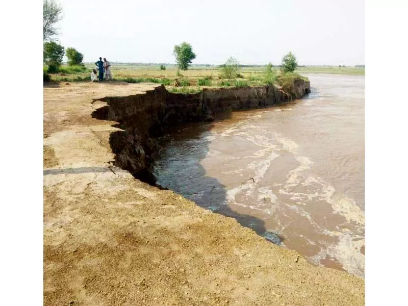 displaced persons are arranging their accommodations as far away from the river as possible photo express displaced persons are arranging their accommodations as far away from the river as possible photo express