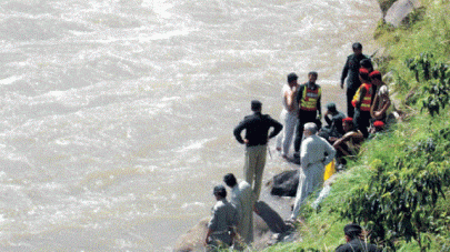 14 drown as vehicle plunges into river indus in k p 14 drown as vehicle plunges into river indus in k p