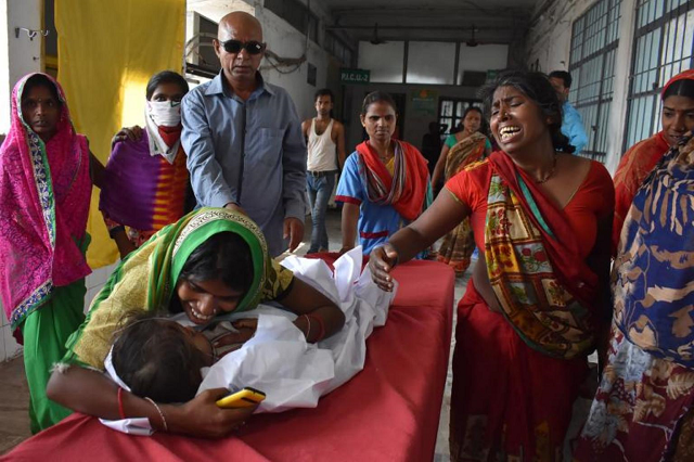 a child arrives in a hospital due to acute encephalitis syndrome as family members react in muzaffarpur india on june 10 2019 photo afp