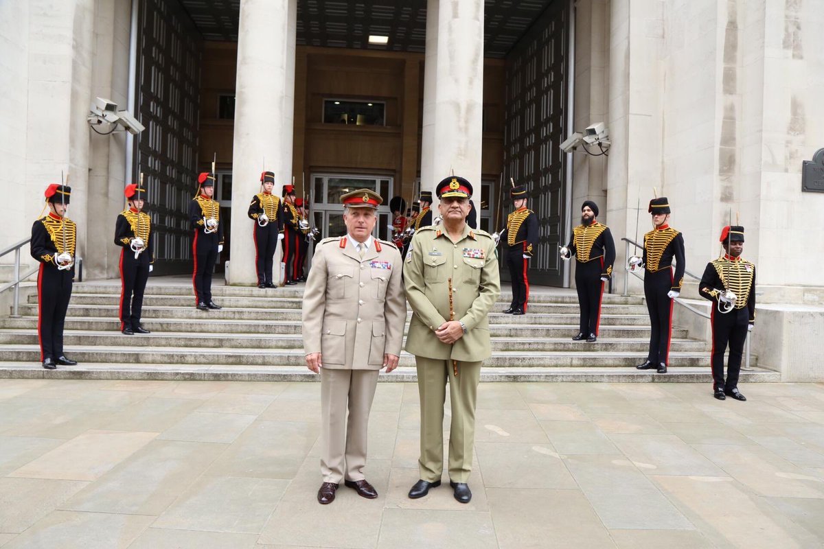 army chief general qamar bajwa with uk 039 s cds sir nick carter photo ispr