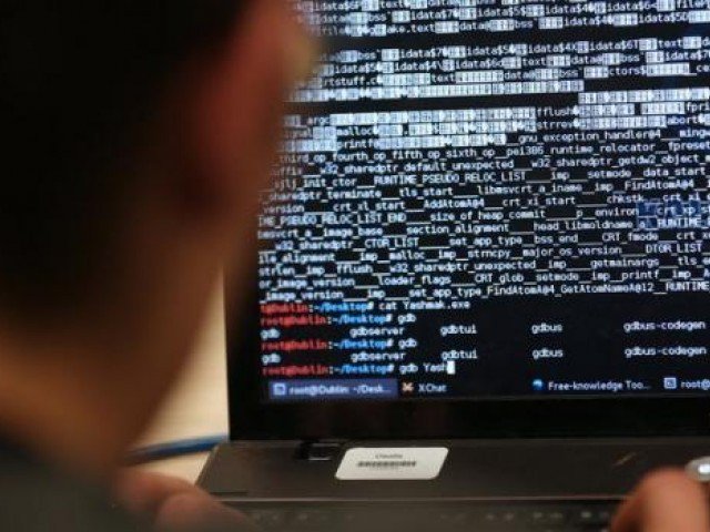 hacker used 35 computer to steal nasa data