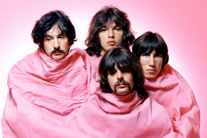 pink floyd joins forces with wounded ukrainian singer in new song pink floyd joins forces with wounded ukrainian singer in new song