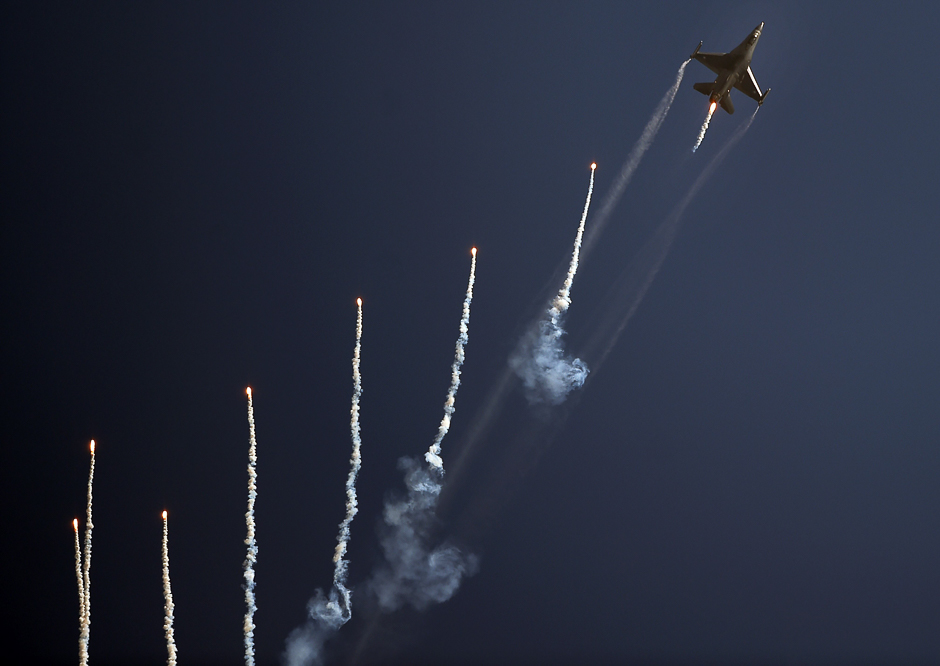 A Pakistani F-16 fighter jets flies past during a Pakistan Day military parade in Islamabad. PHOTO: AFP