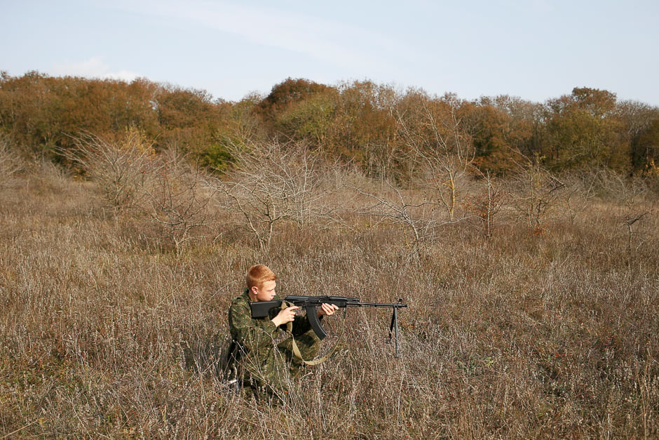 Students from the General Yermolov Cadet School attend a military tactical exercise on the ground, which includes intrenchment training, forest survival studies and other activities, outside the southern city of Stavropol, Russia. PHOTO: REUTERS