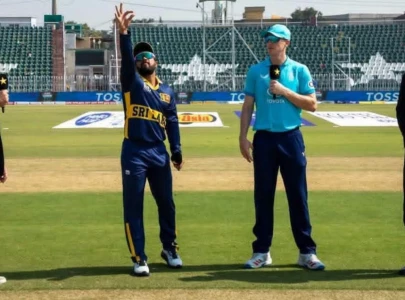 sri lanka elect to bowl against england in odi tri series