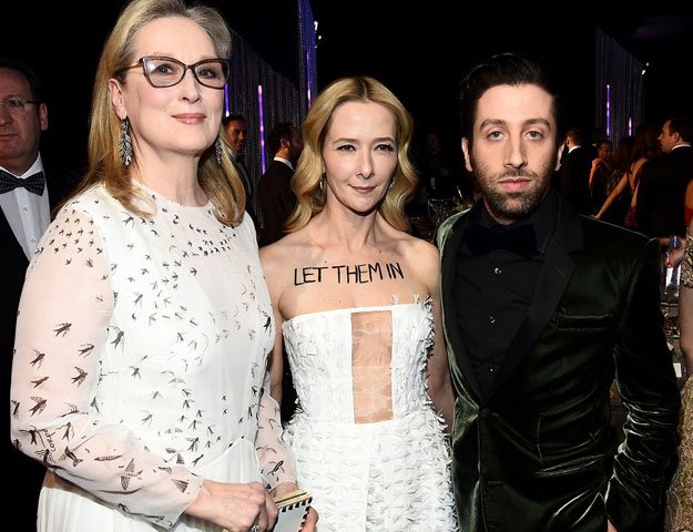 actress meryl streep who rapped president donald trump and his policies during her speech at the golden globes poses for a photo with jocelyn towne and simon helberg who made their opinions on the ban clear photo daily mail