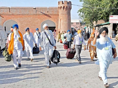 around 500 sikh pilgrims reach lahore around 500 sikh pilgrims reach lahore