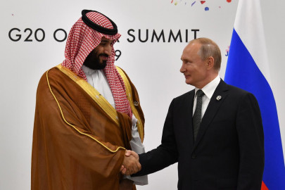 russia agrees with saudi arabia to extend opec deal by 6 9 months