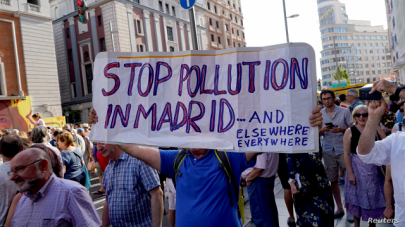 thousands march in madrid to save anti pollution plan thousands march in madrid to save anti pollution plan