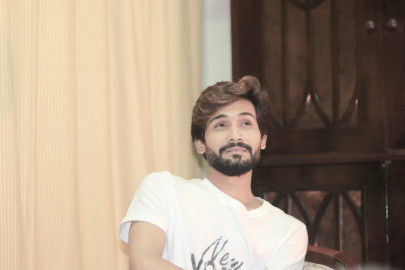 arif hayat the singing painter releases new song arif hayat the singing painter releases new song