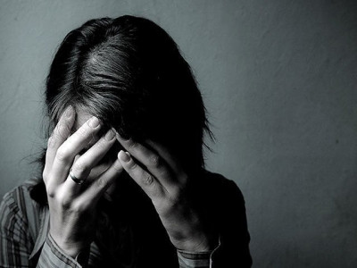 woman commits suicide with two kids woman commits suicide with two kids