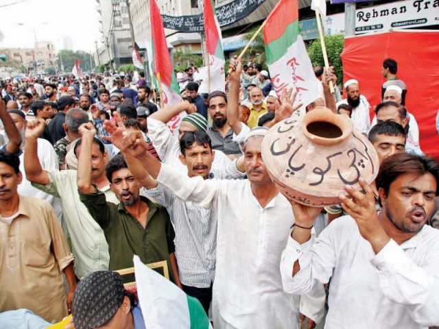 mqm p workers stage a demonstration against water shortage in the city outside karachi press club on monday photo ppi
