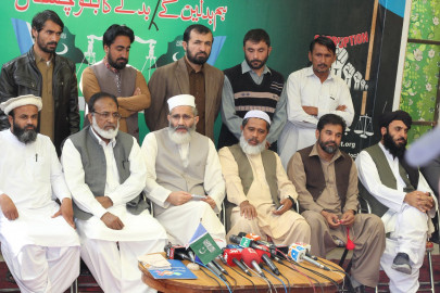 pti govt is on ventilator people have no hopes ji chief pti govt is on ventilator people have no hopes ji chief