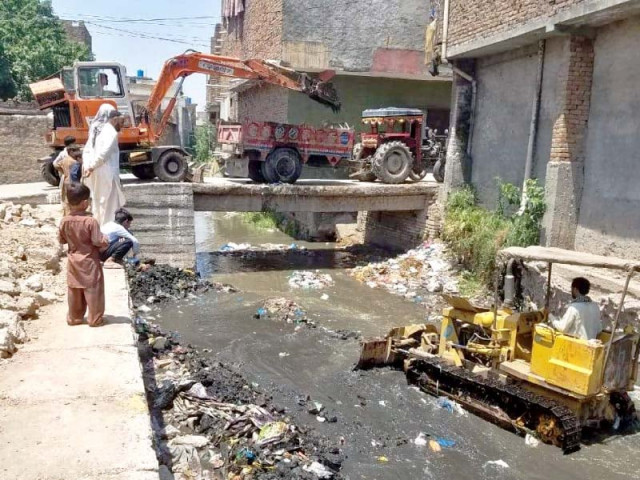 heavy machinery has been deployed to clear nullahs in rawalpindi photo express heavy machinery has been deployed to clear nullahs in rawalpindi photo express
