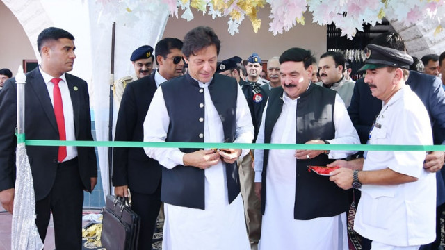 prime minister imran khan with railways minister sheikh rashid while inaugurating rawalpindi karachi bound sir syed express train service photo pid prime minister imran khan with railways minister sheikh rashid while inaugurating rawalpindi karachi bound sir syed express train service photo pid