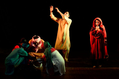 ajoka students enthrall with jhalli kithay jaway