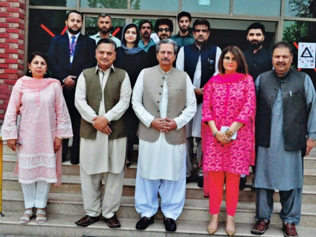 minister for education and professional training shafqat mehmood with comsats faculty photo express minister for education and professional training shafqat mehmood with comsats faculty photo express