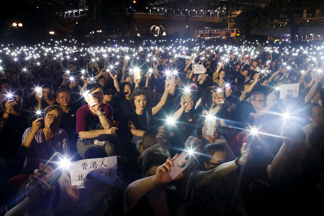 people wave flashlights during a gathering of hong kong mothers to show their support for the city s young pro democracy protesters in hong kong china july 5 2019 photo reuters