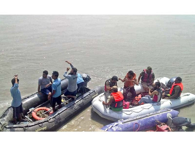rescue 1122 personnel prepare to resume search for missing bodies photo express rescue 1122 personnel prepare to resume search for missing bodies photo express