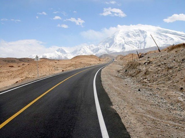 Aleem Khan directs faster progress on Sindh highway projects