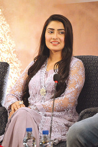 ayeza khan says she s had many bollywood offers