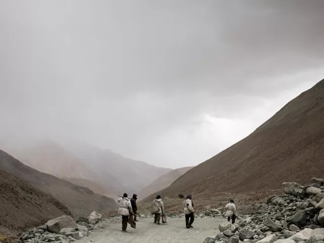 road maintenance workers from india 039 s low lying eastern jharkhand state head back to their campsite following a day 039 s work along pangong lake road near the chang la pass in northern india 039 s ladakh region of jammu and kashmir state photo afp road maintenance workers from india 039 s low lying eastern jharkhand state head back to their campsite following a day 039 s work along pangong lake road near the chang la pass in northern india 039 s ladakh region of jammu and kashmir state photo afp